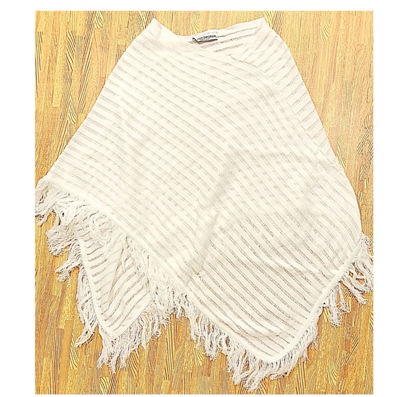 Cotton Emporium Sweaters - Cotton Emporium white light weight poncho/shawl